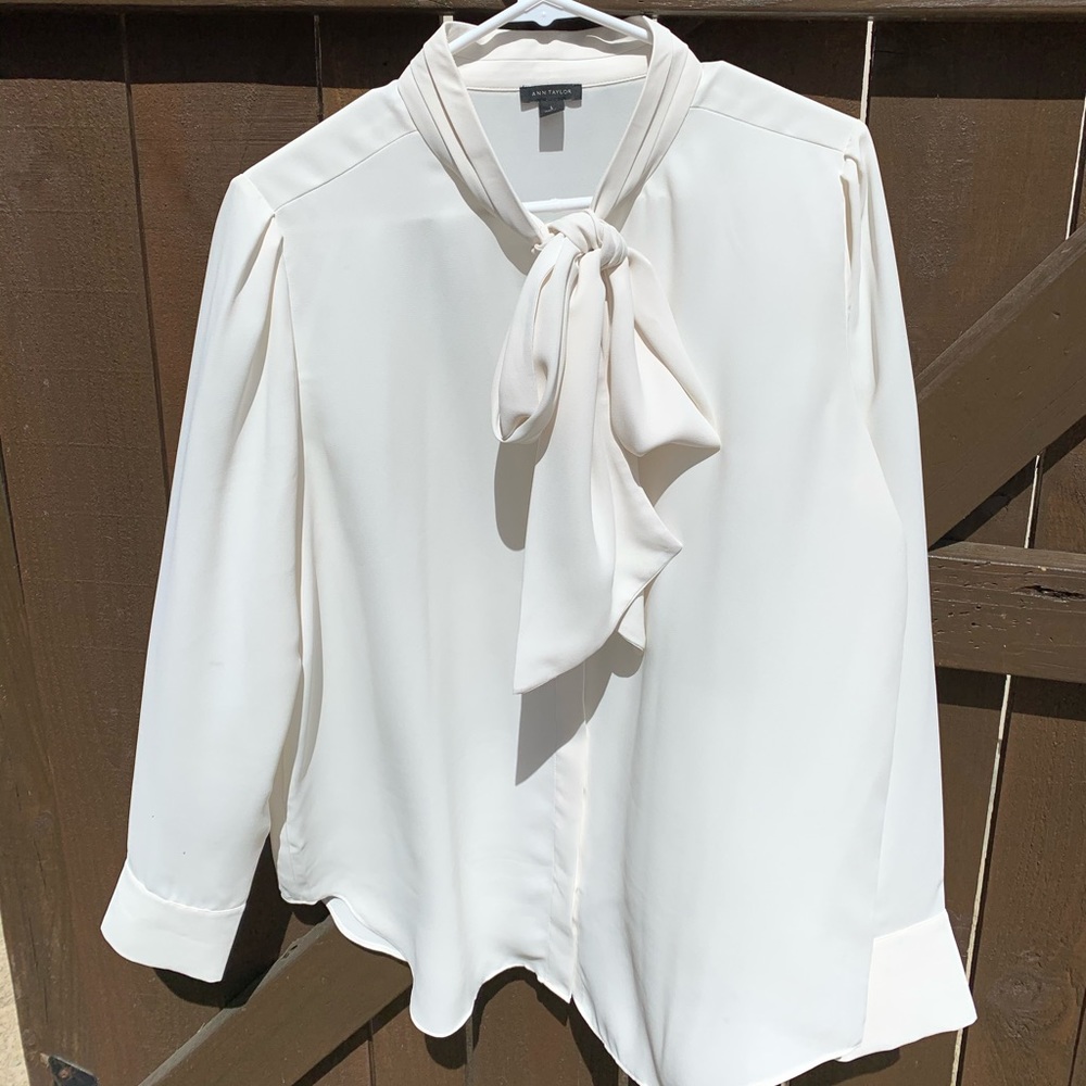 Ann Taylor L Bow Neck work blouse
